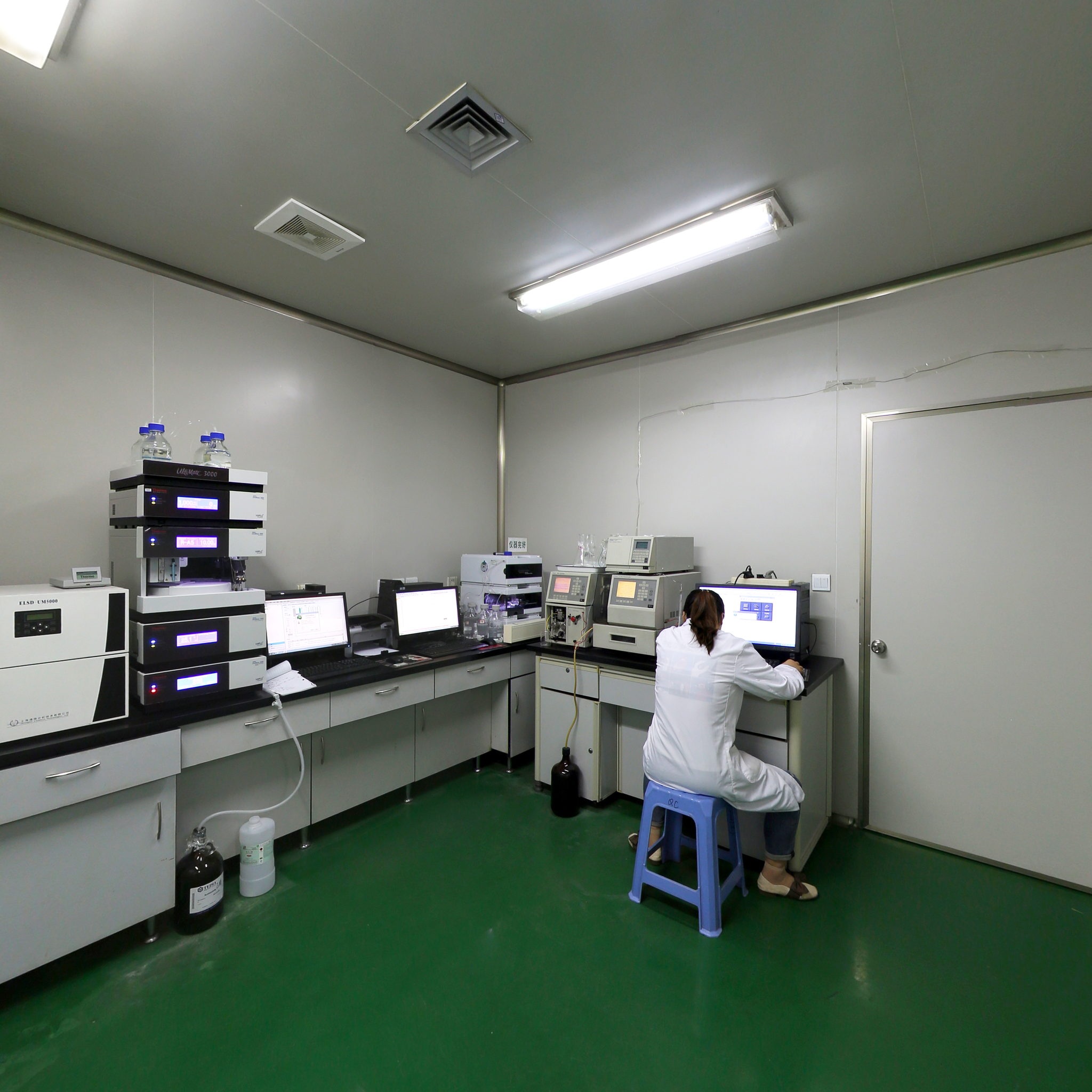 NutraDays laboratory testing room with analytical instruments for plant ingredient quality checks